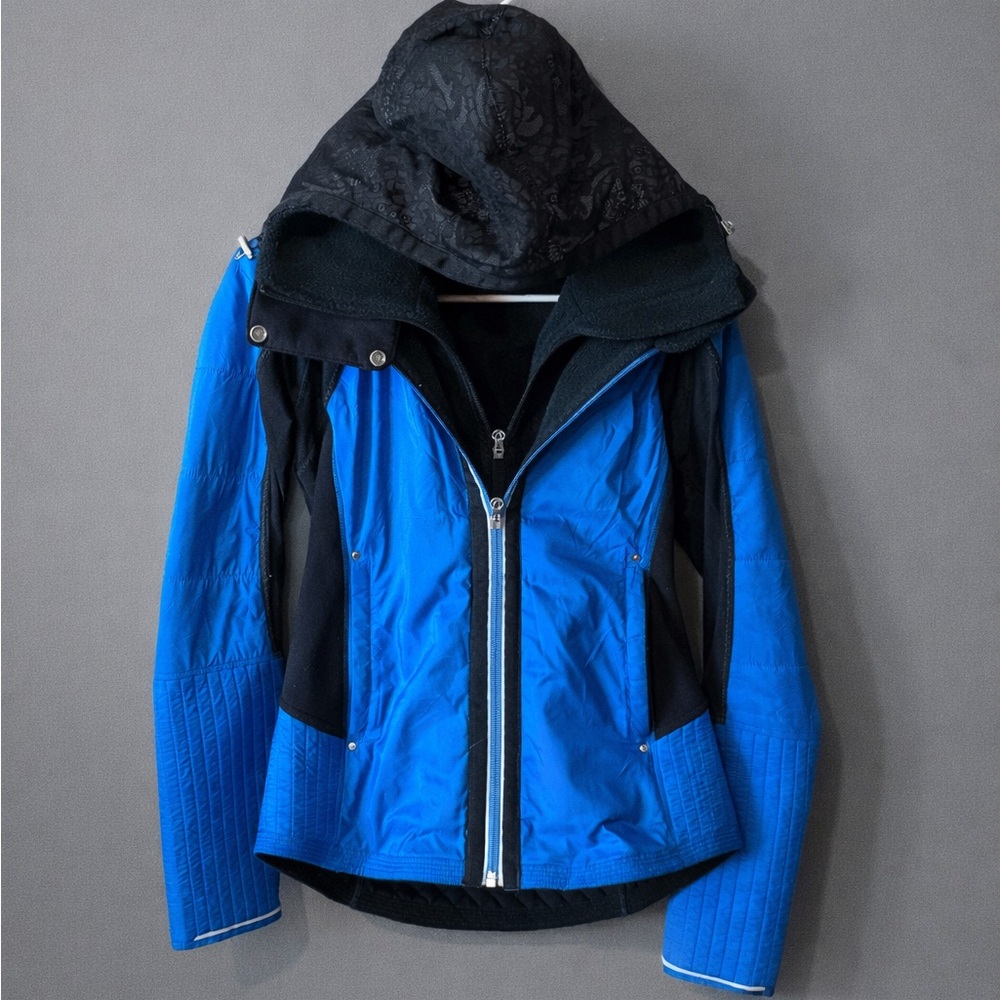 Lululemon Bundle Up & Run Beaming Blue/ Black Jacket